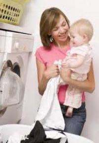 אמהות לציין: איך ומה לשטוף את הדברים של התינוק שזה עתה נולד