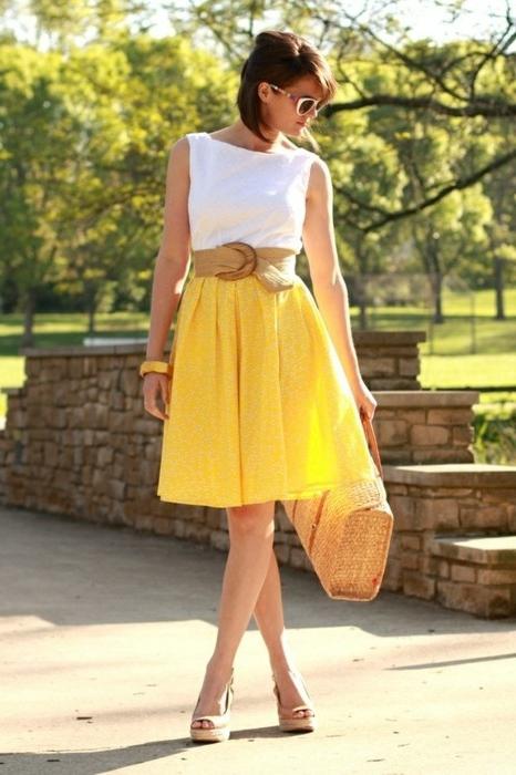 חצאית צהובה עם מה ללבוש